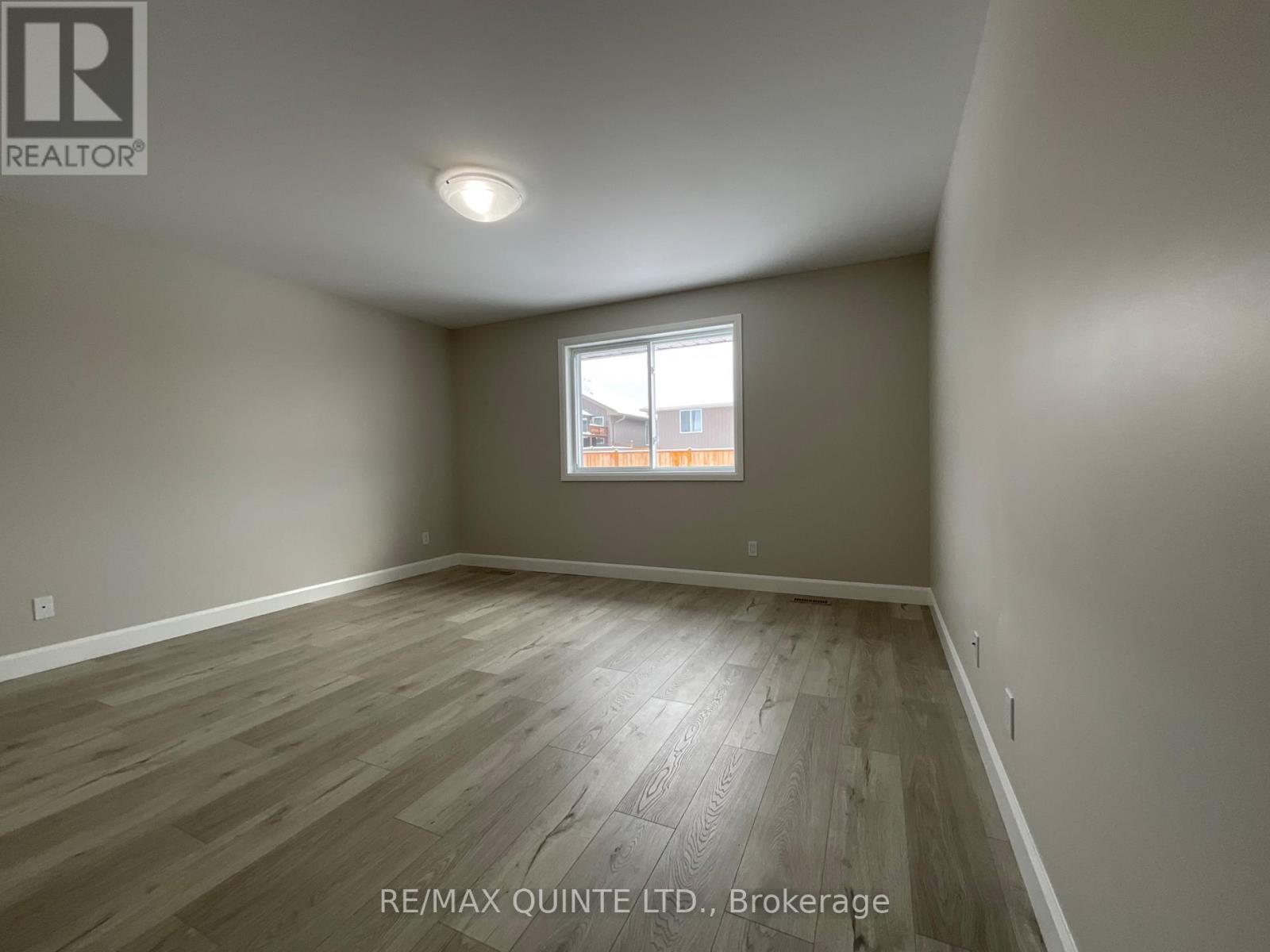 120 Hastings Park Drive, Belleville (Belleville Ward), Ontario  K8P 0J4 - Photo 8 - X12672060