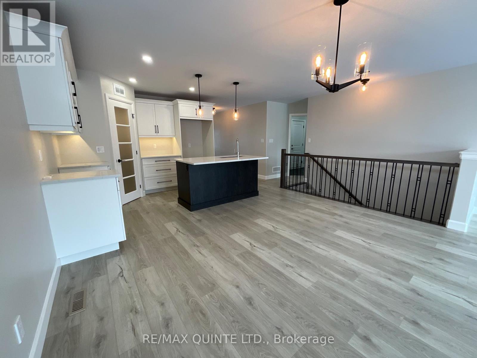 120 Hastings Park Drive, Belleville (Belleville Ward), Ontario  K8P 0J4 - Photo 5 - X12672060