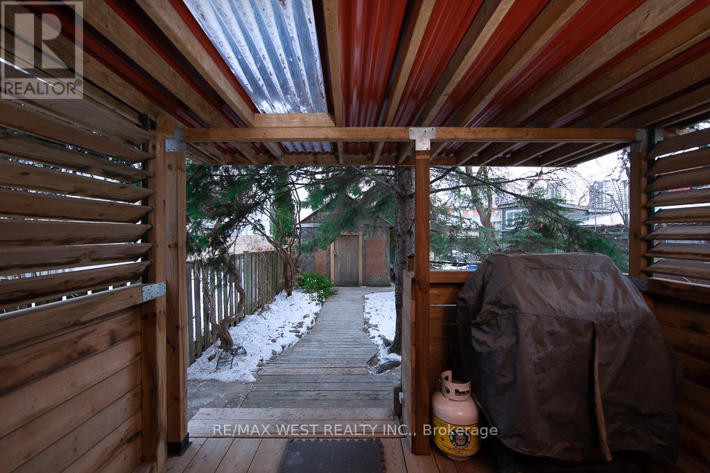 509 Perth Avenue, Toronto, Ontario  M6N 2W6 - Photo 12 - W12672704