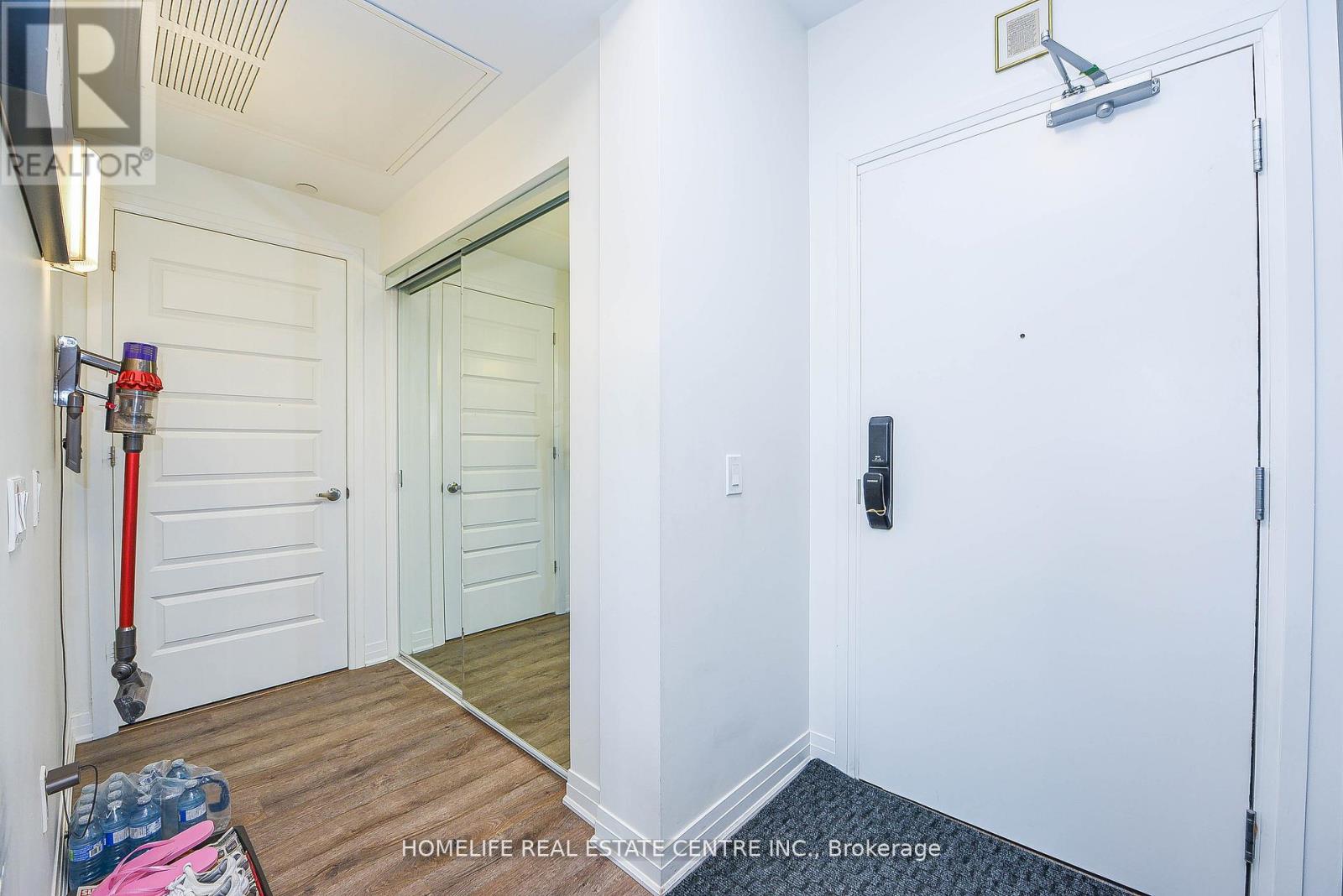 104 - 95 Dundas Street, Oakville, Ontario  L9L 9L9 - Photo 10 - W12672818