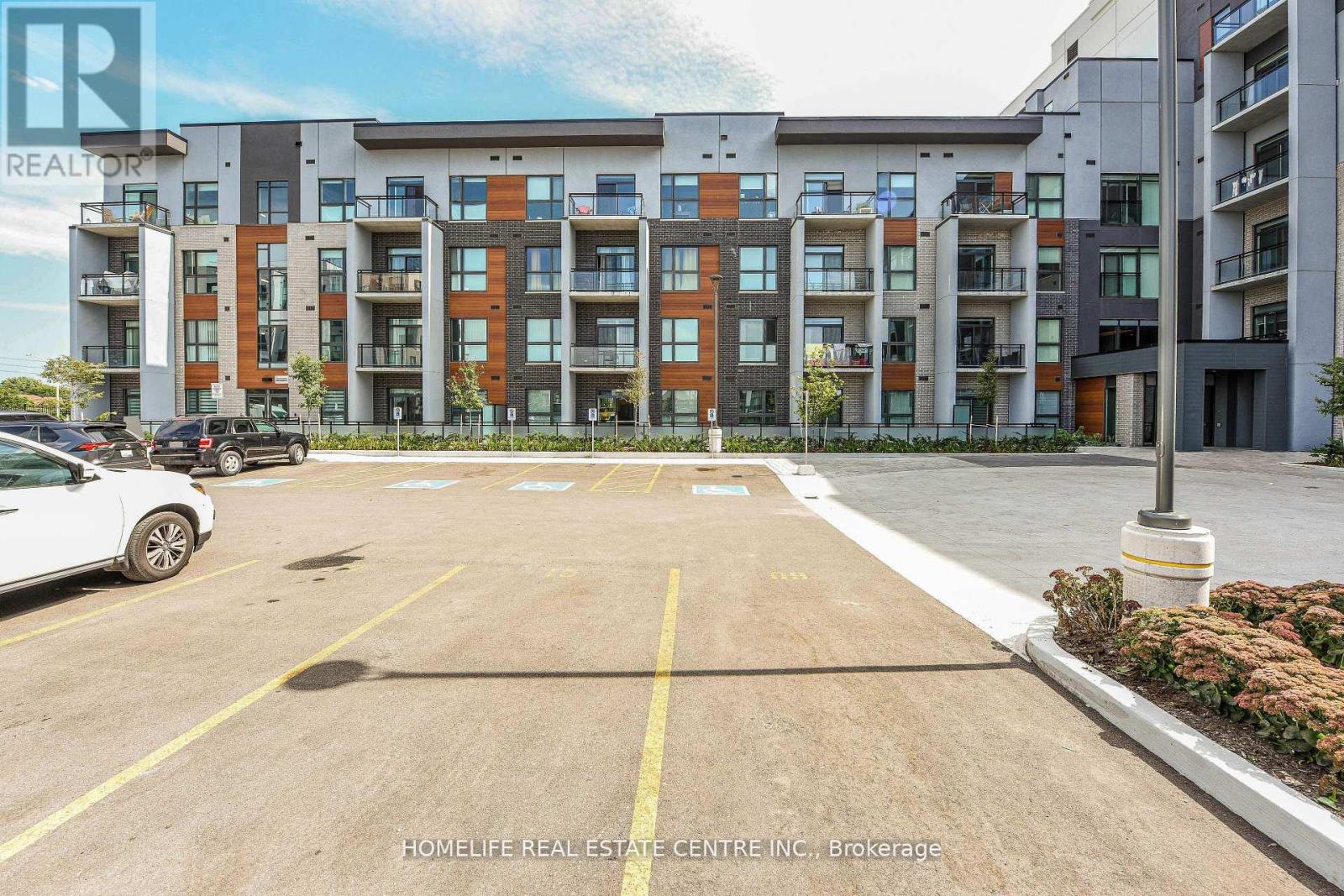 104 - 95 Dundas Street, Oakville, Ontario  L9L 9L9 - Photo 3 - W12672818