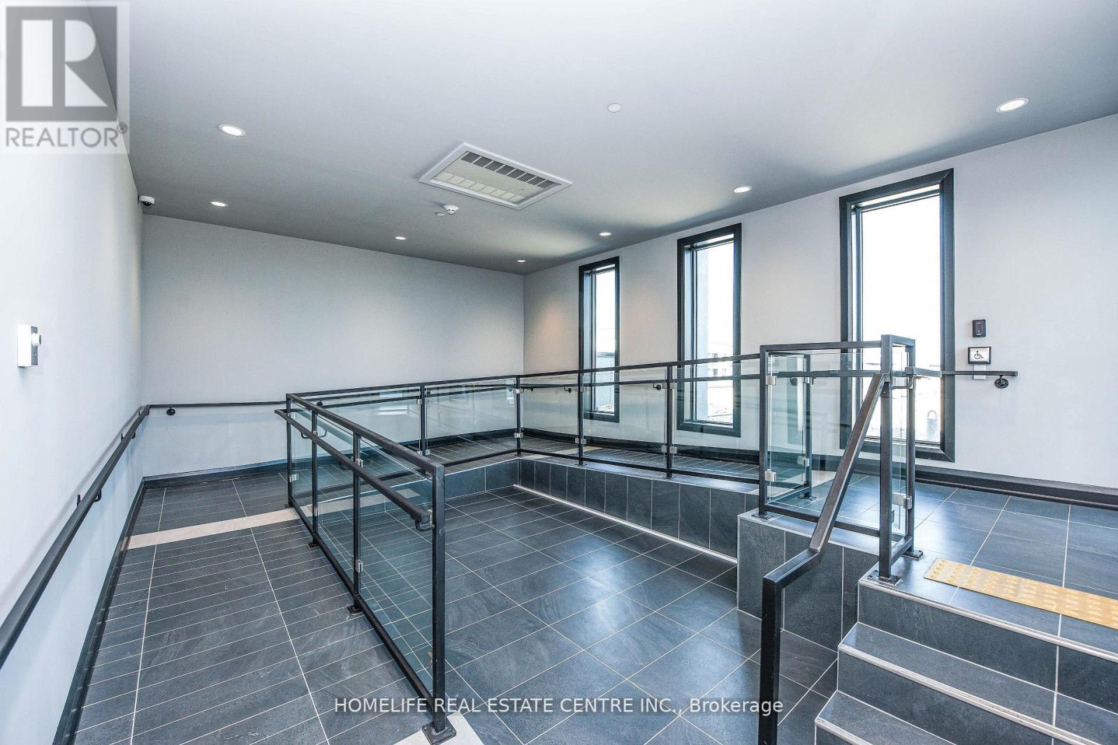 104 - 95 Dundas Street, Oakville, Ontario  L9L 9L9 - Photo 40 - W12672818