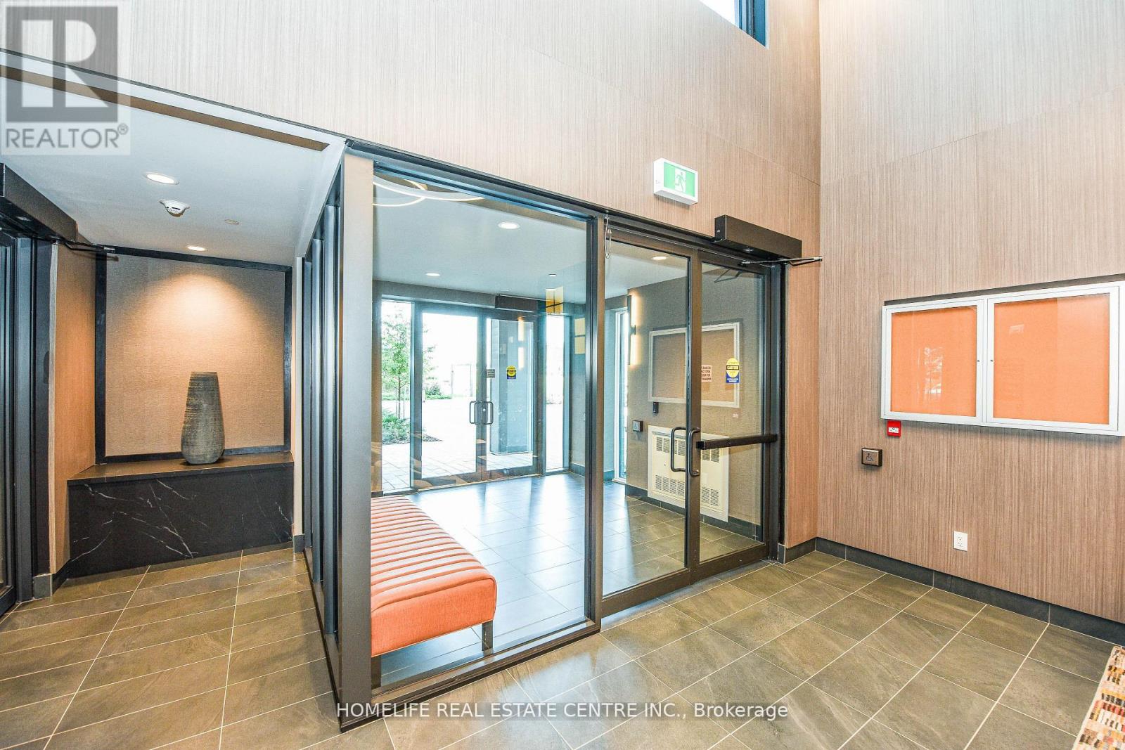 104 - 95 Dundas Street, Oakville, Ontario  L9L 9L9 - Photo 45 - W12672818