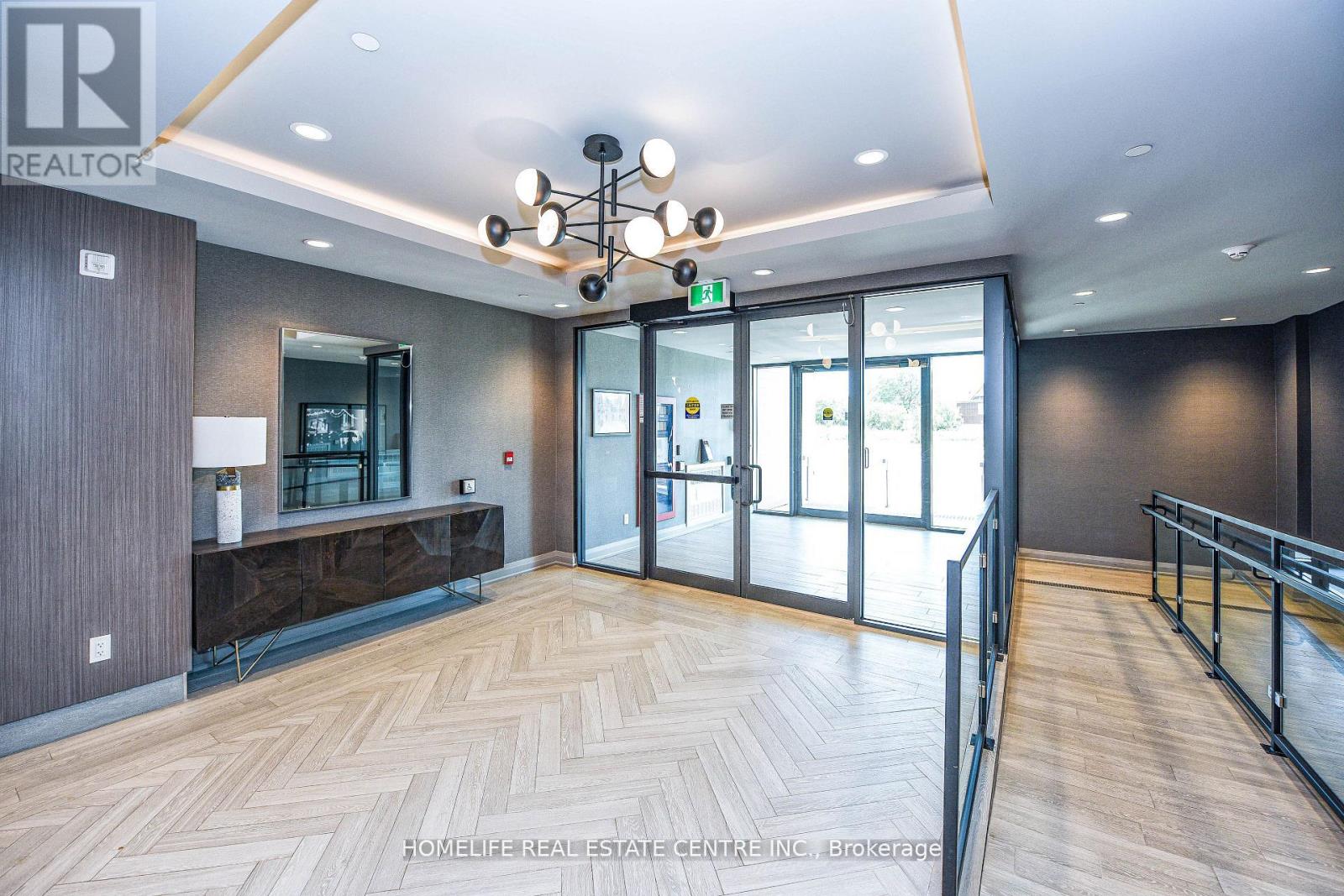 104 - 95 Dundas Street, Oakville, Ontario  L9L 9L9 - Photo 6 - W12672818