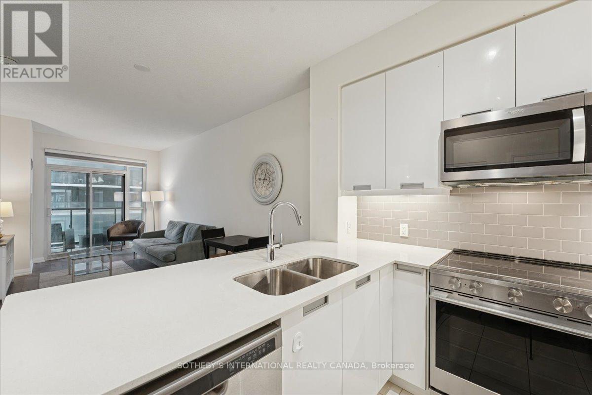 710 - 65 Watergarden Drive, Mississauga, Ontario  L5R 0G9 - Photo 11 - W12672856