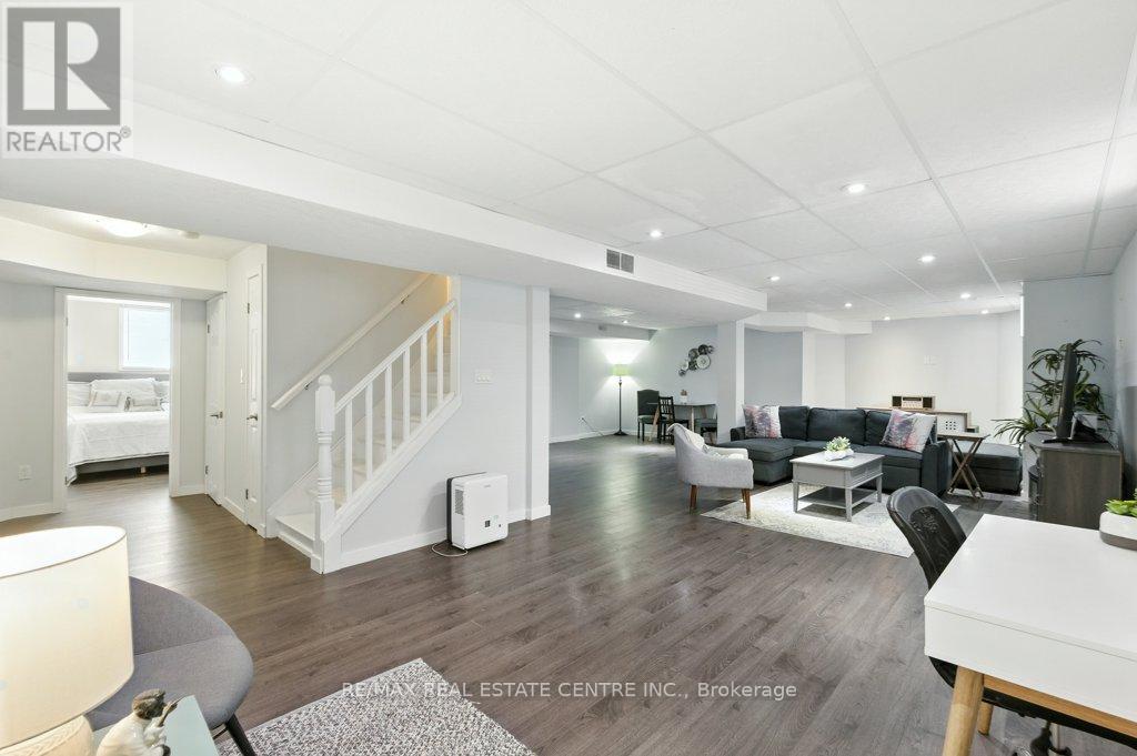 120 Spencer Drive, Centre Wellington, Ontario  N0B 1S0 - Photo 31 - X12561304