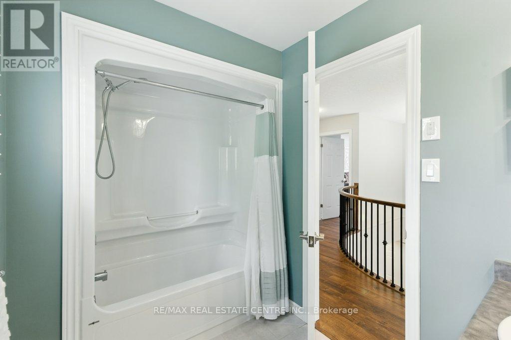 120 Spencer Drive, Centre Wellington, Ontario  N0B 1S0 - Photo 23 - X12561304