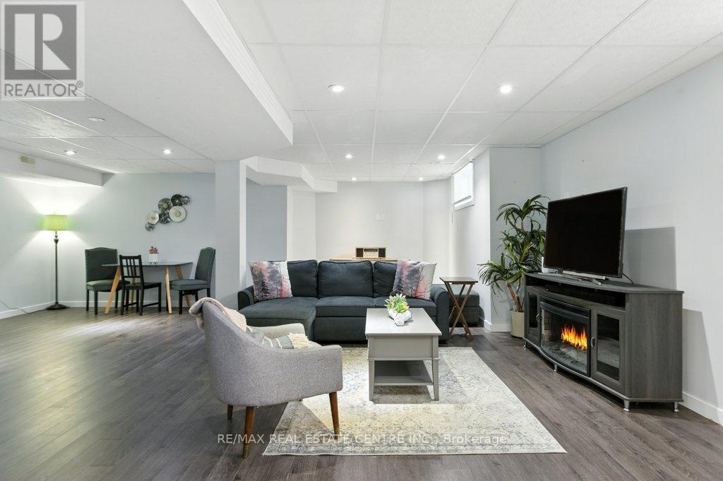 120 Spencer Drive, Centre Wellington, Ontario  N0B 1S0 - Photo 32 - X12561304