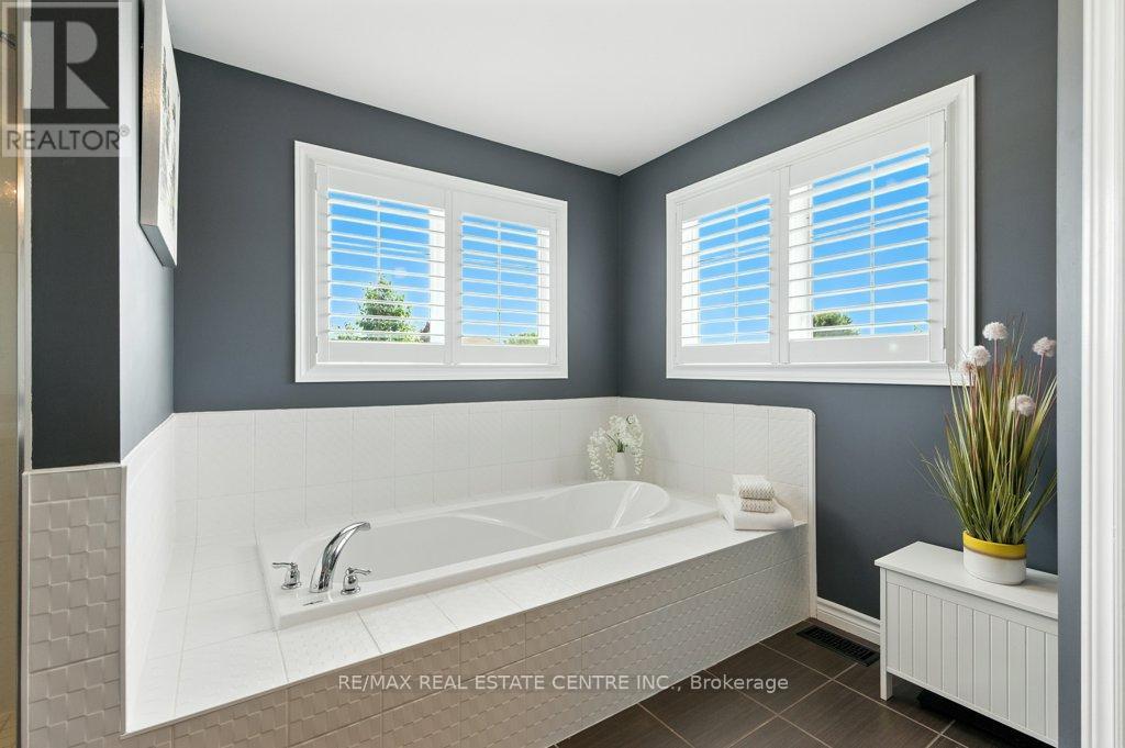 120 Spencer Drive, Centre Wellington, Ontario  N0B 1S0 - Photo 28 - X12561304