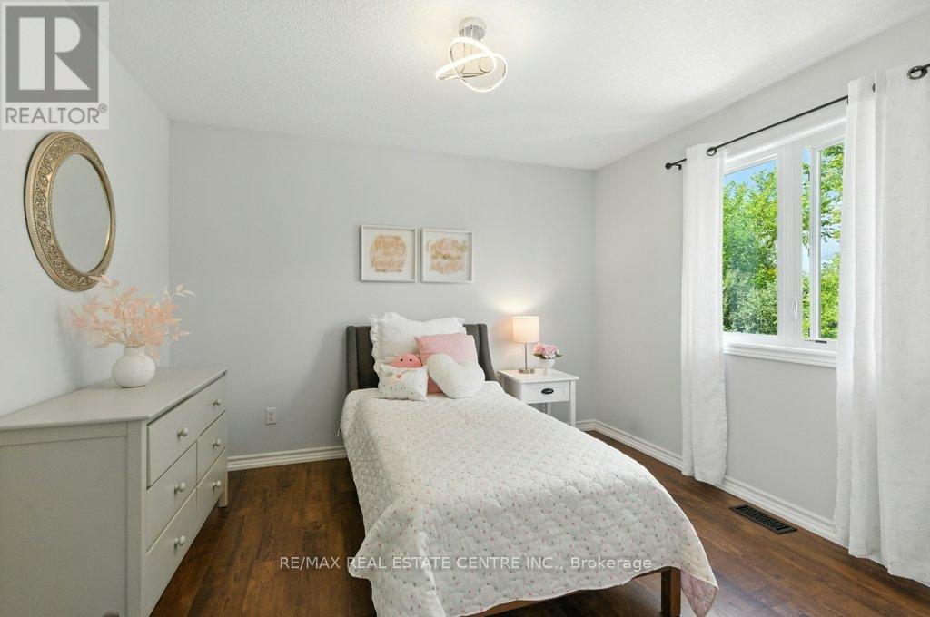 120 Spencer Drive, Centre Wellington, Ontario  N0B 1S0 - Photo 20 - X12561304