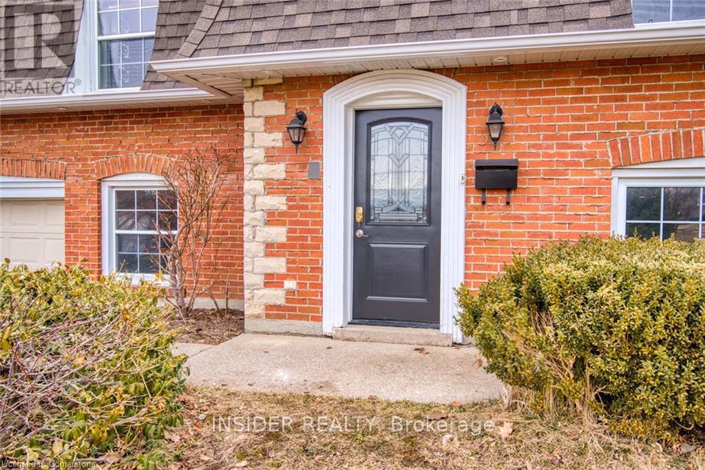 234 Shakespeare Drive, Waterloo, Ontario  N2L 2T6 - Photo 3 - X12672586