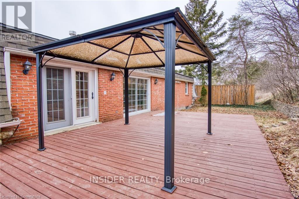 234 Shakespeare Drive, Waterloo, Ontario  N2L 2T6 - Photo 4 - X12672586