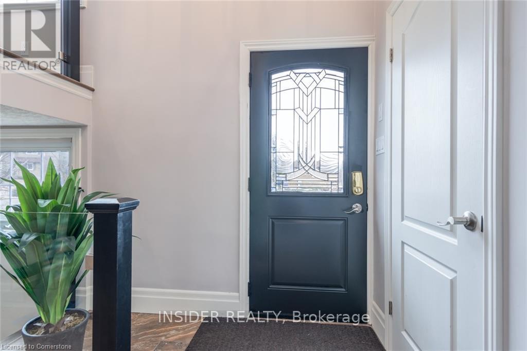 234 Shakespeare Drive, Waterloo, Ontario  N2L 2T6 - Photo 6 - X12672586