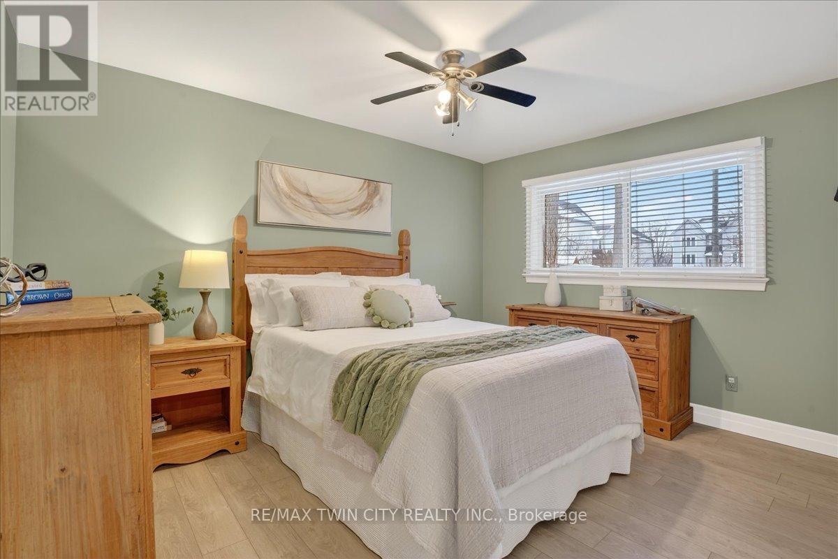 83 Elgin Crescent, Waterloo, Ontario  N2J 2S3 - Photo 23 - X12672608