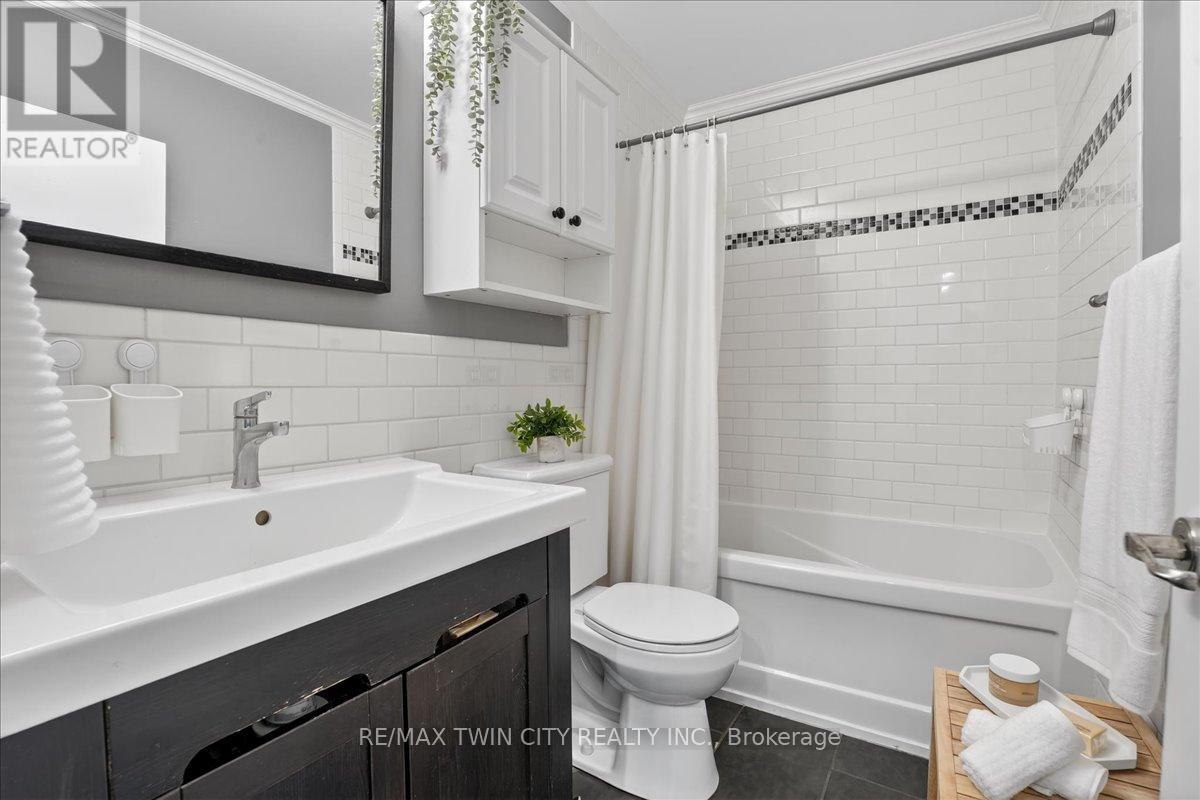 83 Elgin Crescent, Waterloo, Ontario  N2J 2S3 - Photo 27 - X12672608