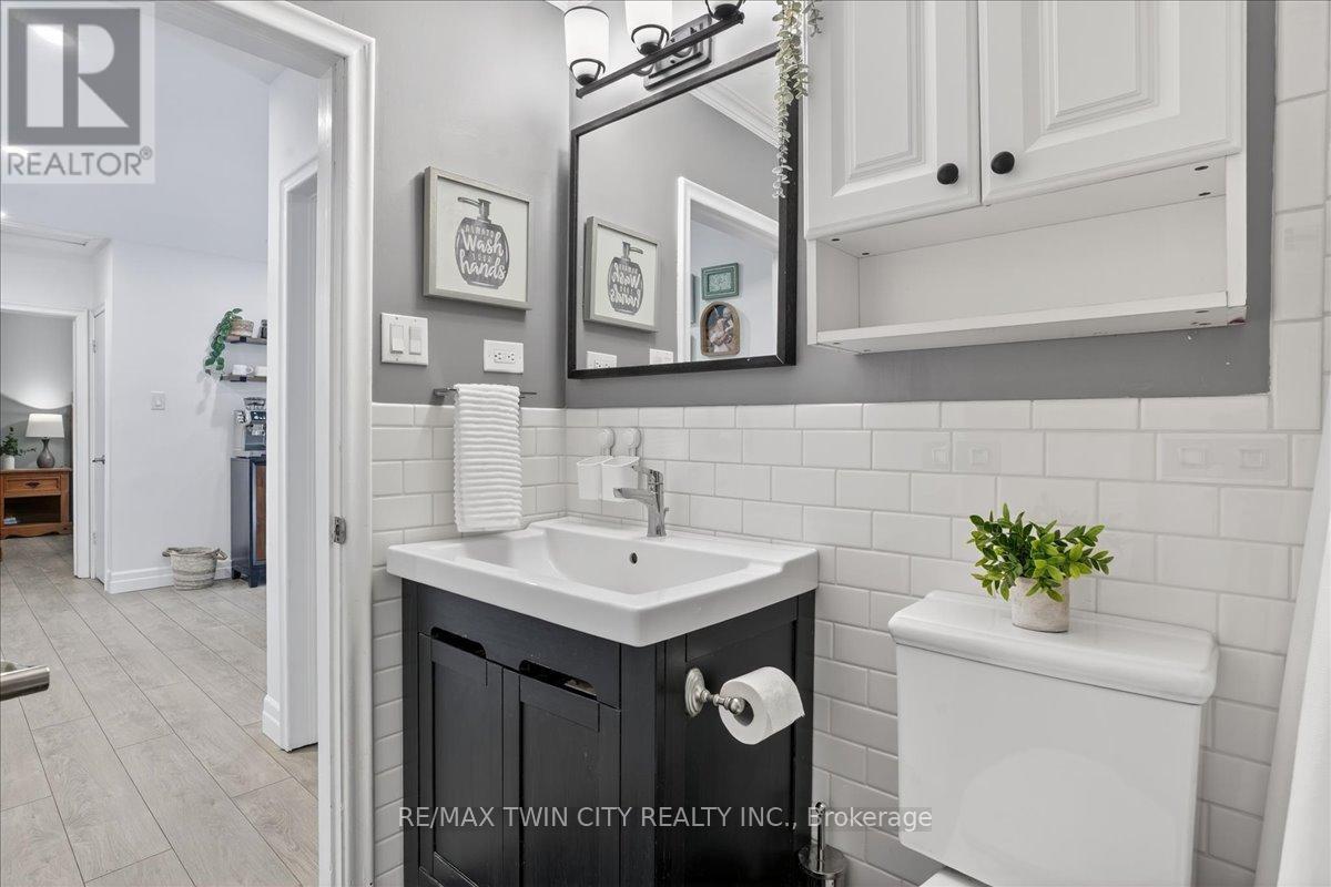 83 Elgin Crescent, Waterloo, Ontario  N2J 2S3 - Photo 28 - X12672608