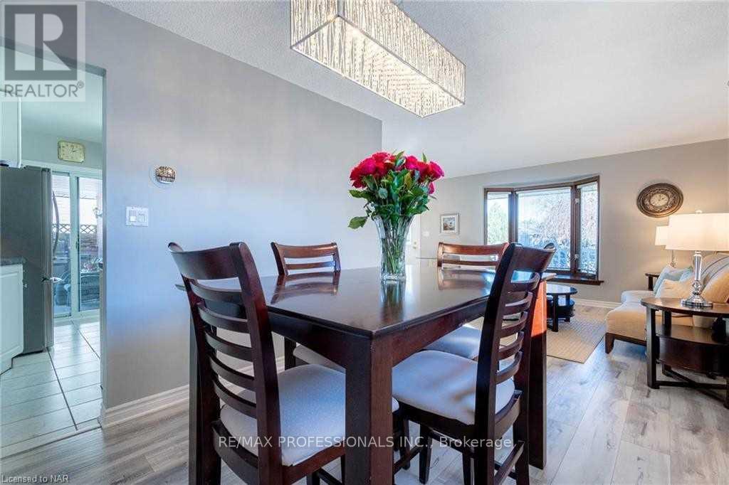 Upper - 100 Larchwood Circle, Welland, Ontario  L3C 6T3 - Photo 11 - X12672720