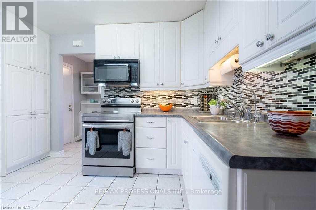 Upper - 100 Larchwood Circle, Welland, Ontario  L3C 6T3 - Photo 12 - X12672720