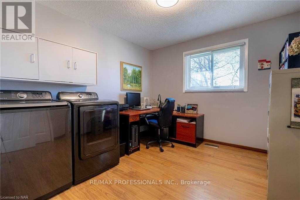 Upper - 100 Larchwood Circle, Welland, Ontario  L3C 6T3 - Photo 16 - X12672720