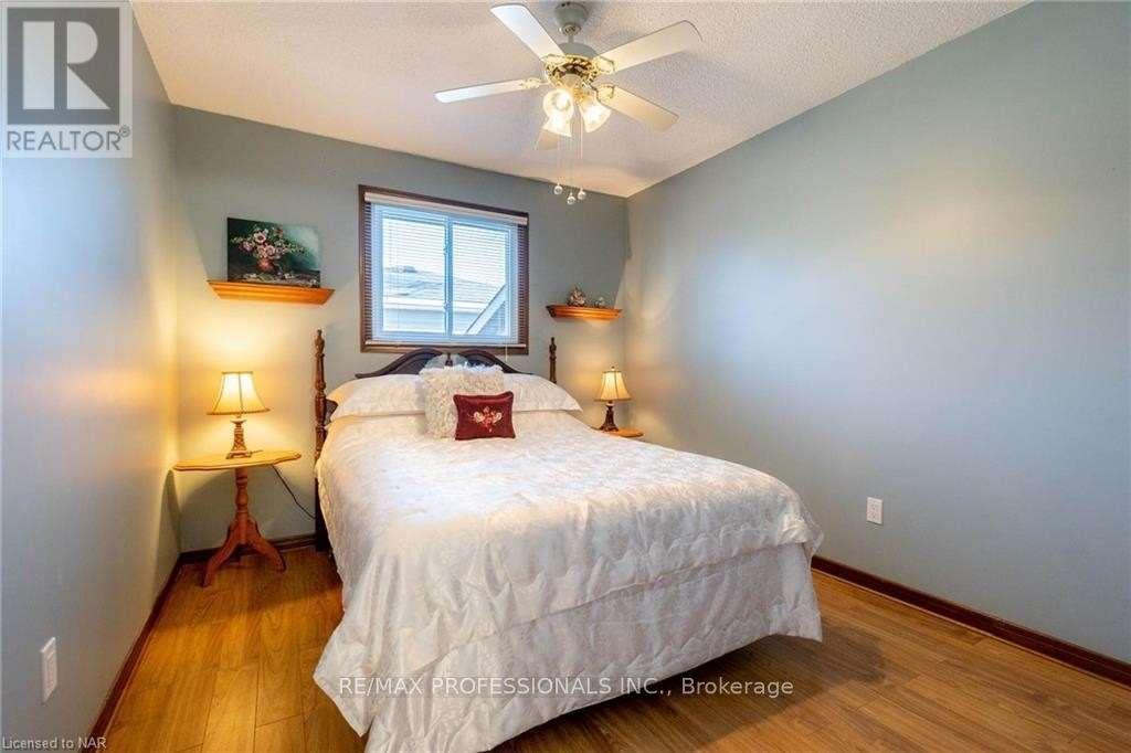 Upper - 100 Larchwood Circle, Welland, Ontario  L3C 6T3 - Photo 18 - X12672720