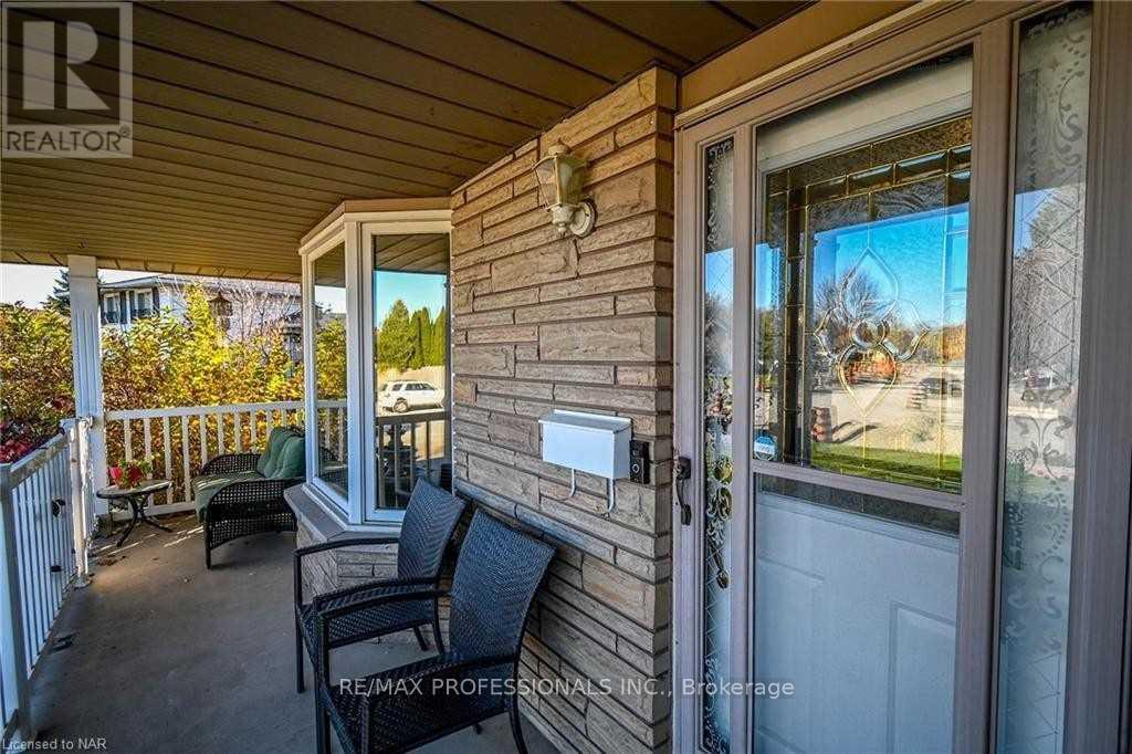 Upper - 100 Larchwood Circle, Welland, Ontario  L3C 6T3 - Photo 3 - X12672720