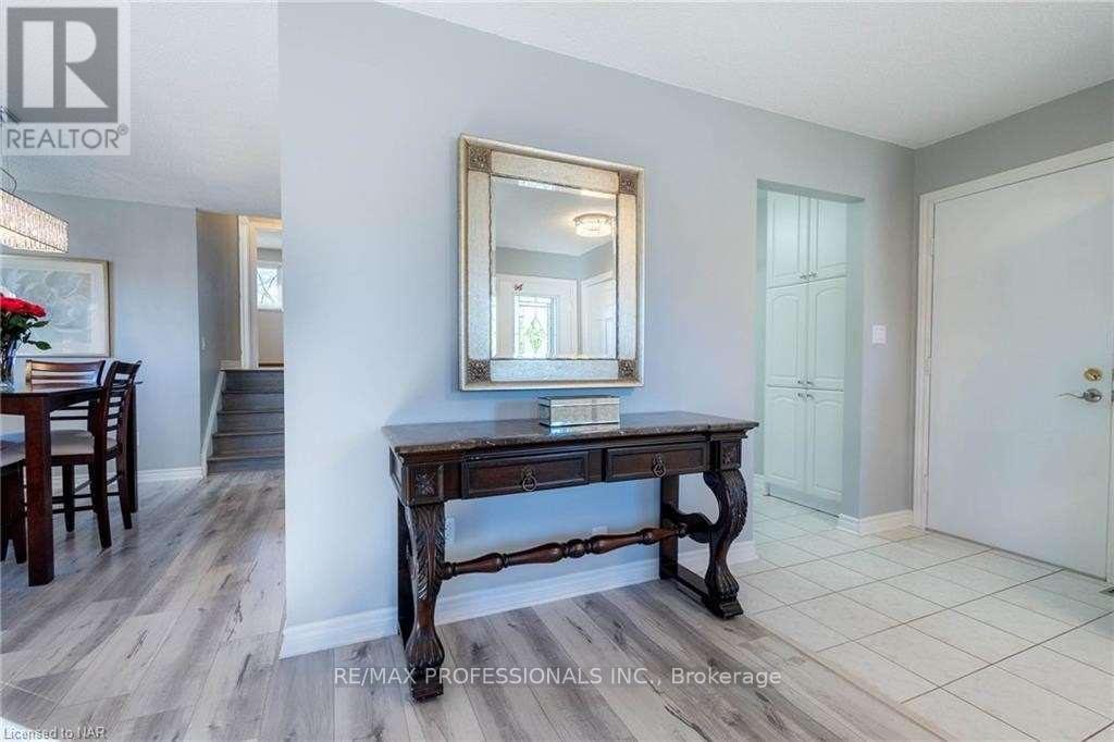 Upper - 100 Larchwood Circle, Welland, Ontario  L3C 6T3 - Photo 5 - X12672720