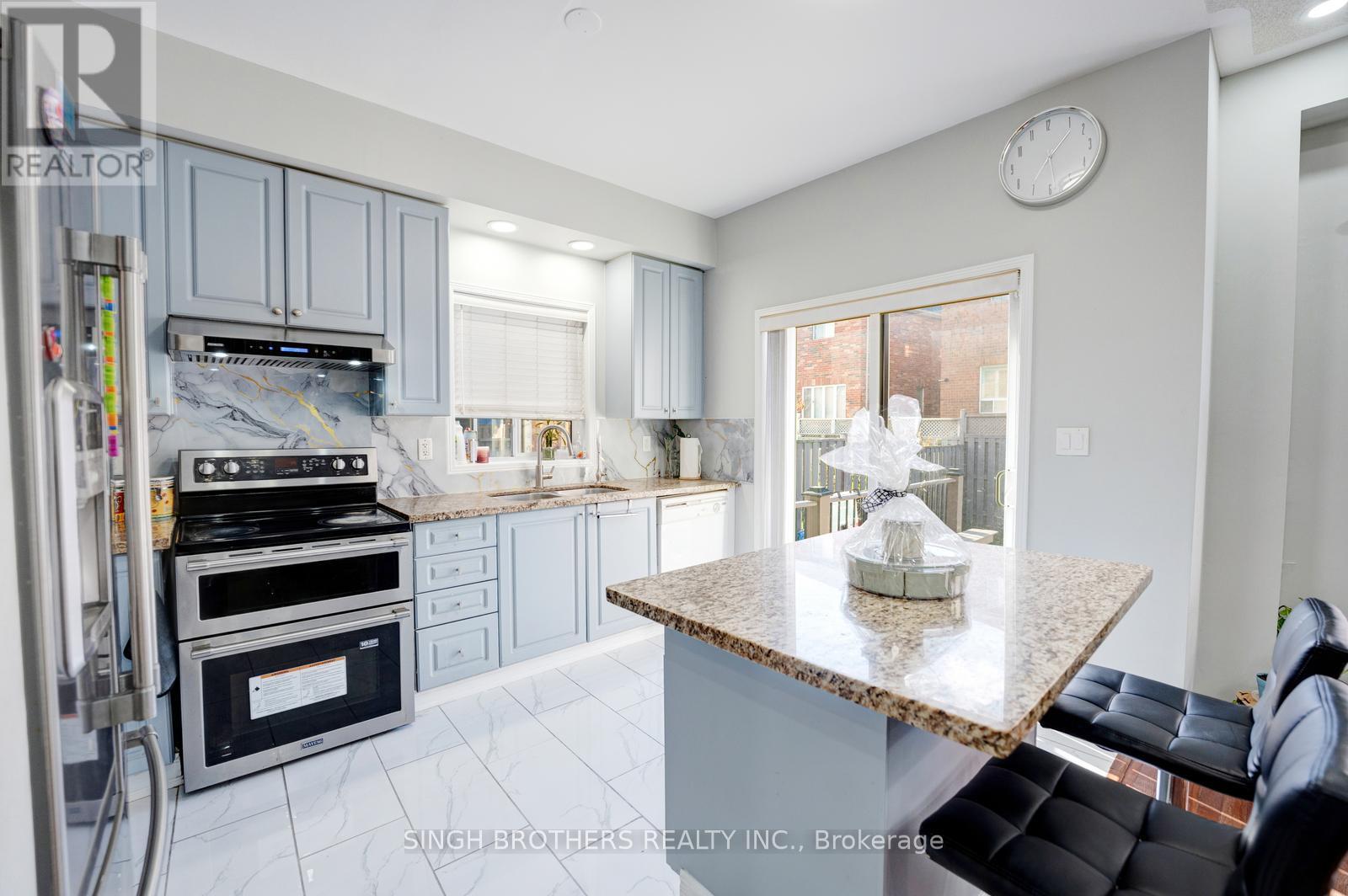 28 Jordensen Drive, Brampton, Ontario  L6X 0T2 - Photo 11 - W12672440