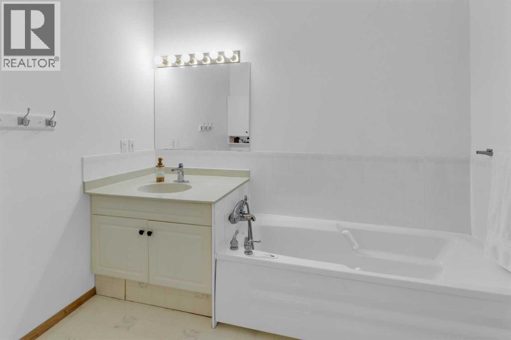 4 Christie Gardens Sw, Calgary, Alberta  T3H 3B5 - Photo 18 - A2277543