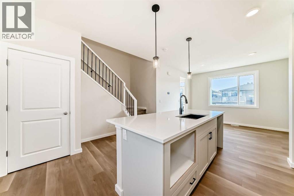 32 Creekside Rise Sw, Calgary, Alberta  T2X 5V9 - Photo 11 - A2272383