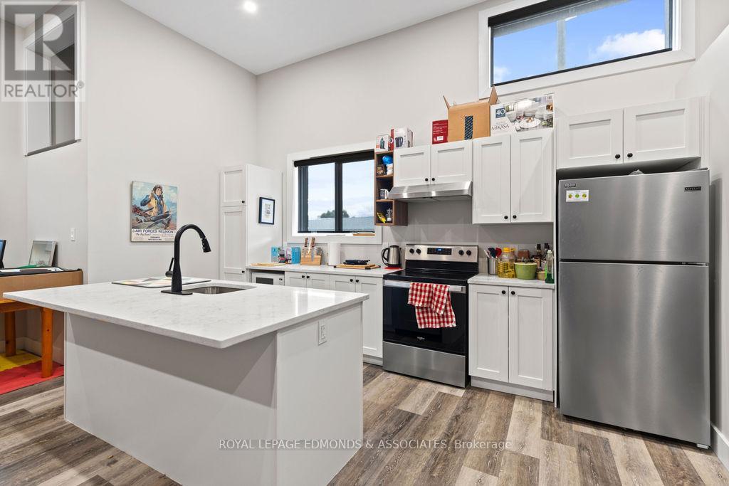 201 Pembroke Street W, Pembroke, Ontario K8A 5N1 - Photo 13 - X12672970