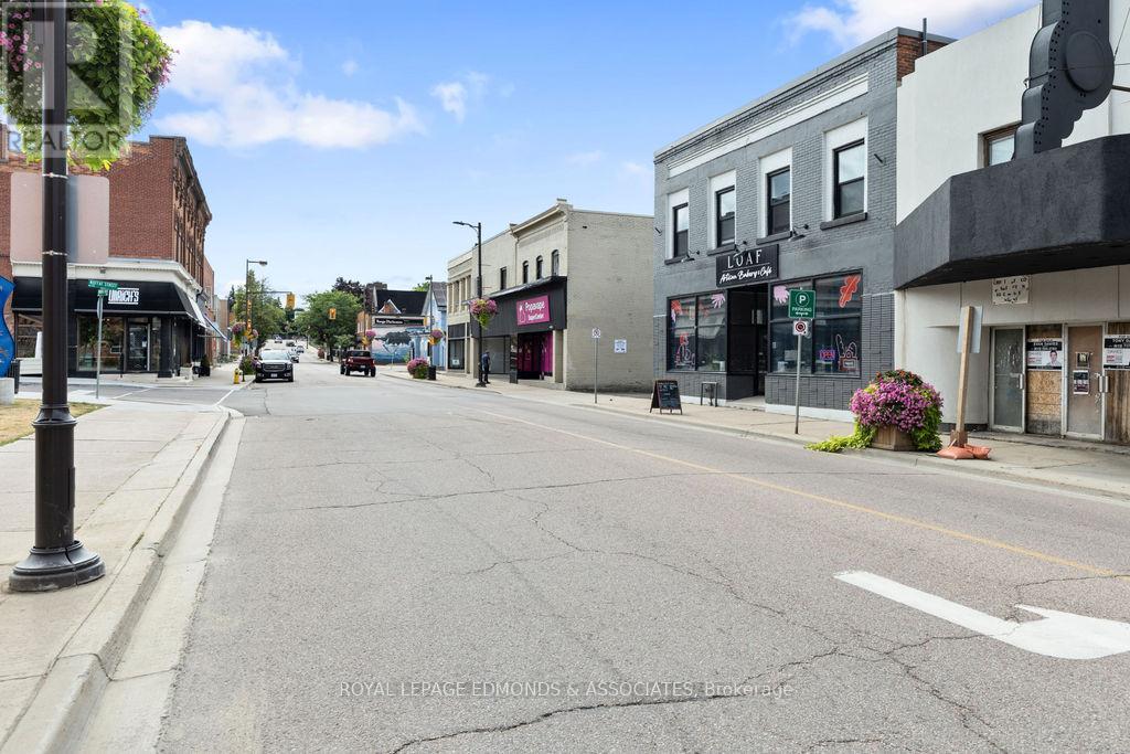 201 Pembroke Street W, Pembroke, Ontario K8A 5N1 - Photo 2 - X12672970