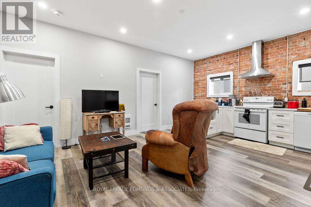 201 Pembroke Street W, Pembroke, Ontario K8A 5N1 - Photo 28 - X12672970