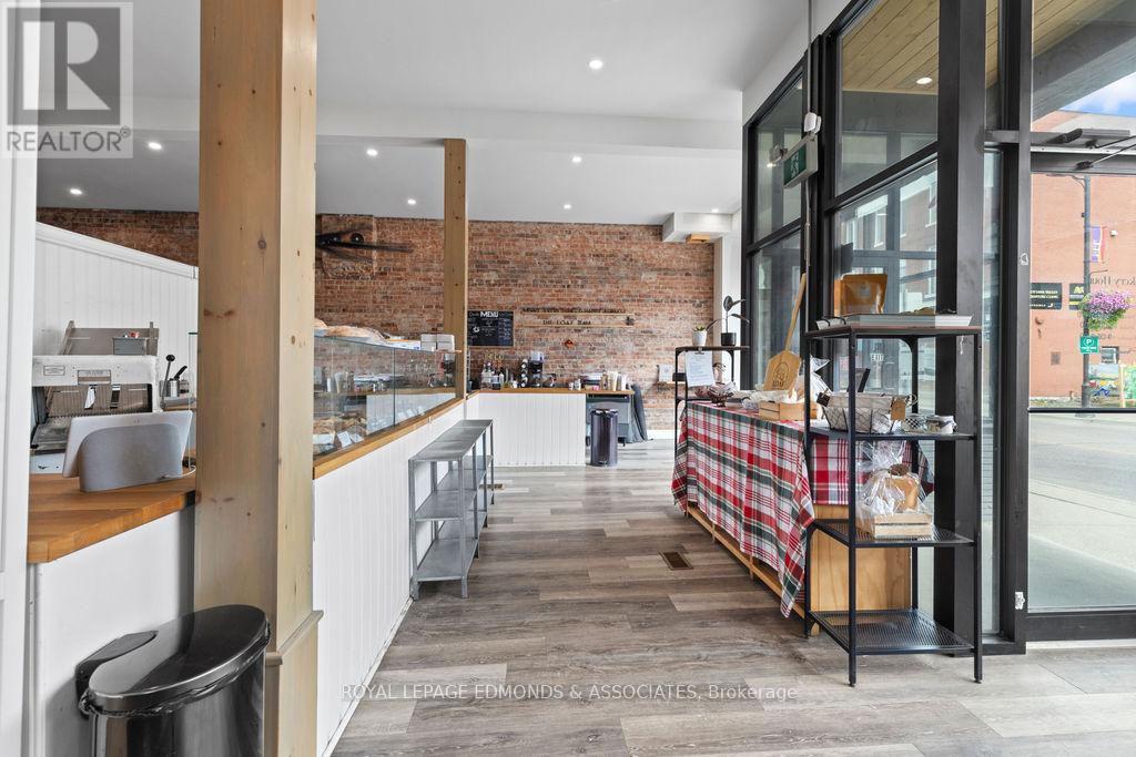 201 Pembroke Street W, Pembroke, Ontario K8A 5N1 - Photo 8 - X12672970