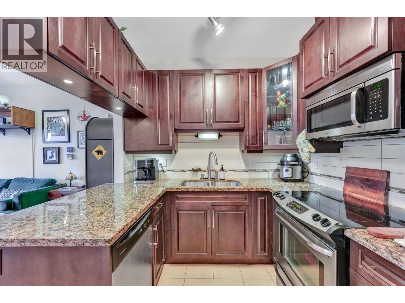 411 12525 190a Street, Pitt Meadows, British Columbia  V3Y 0E1 - Photo 2 - R3076965