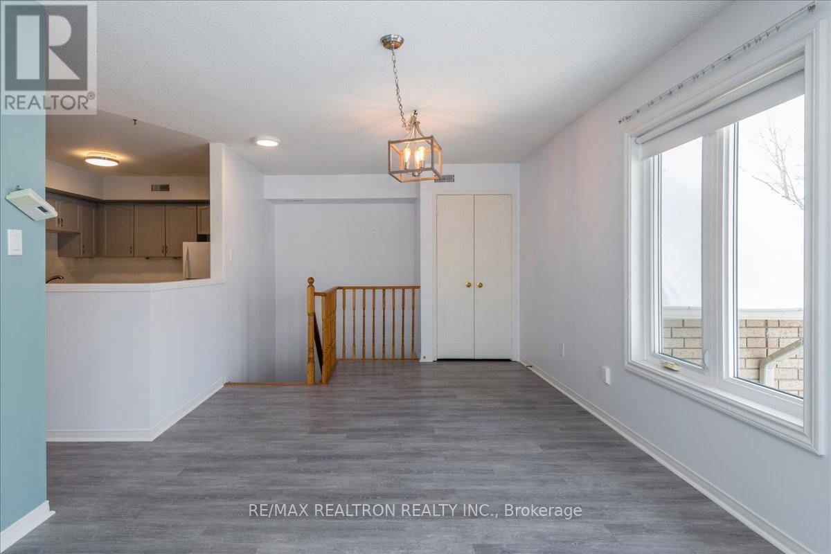 302 - 492 Laclie Street, Orillia, Ontario  L3V 7V2 - Photo 9 - S12656354