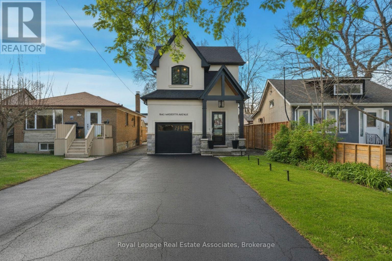 1042 Meredith Avenue, Mississauga, Ontario  L5E 2C7 - Photo 45 - W12672512