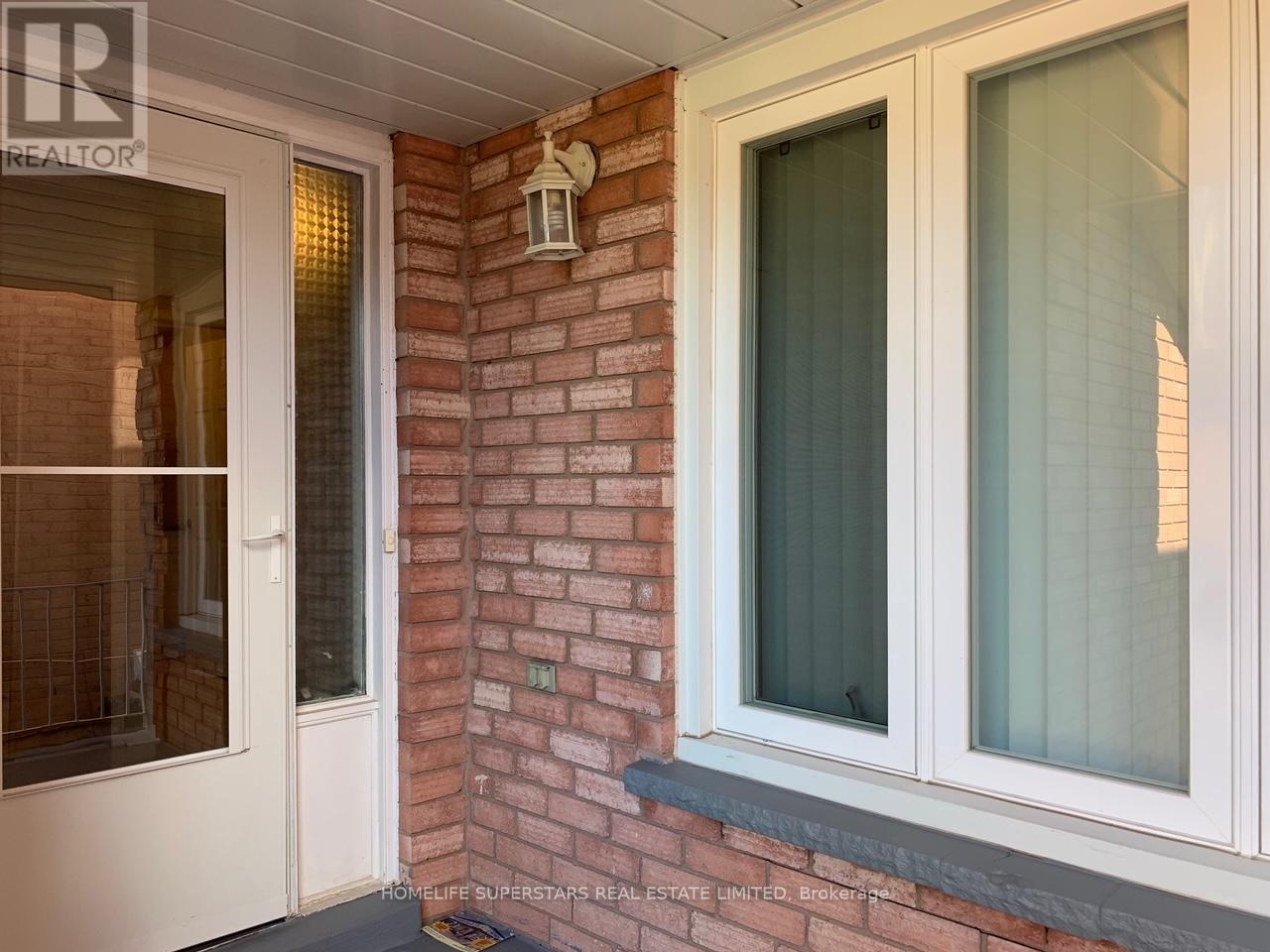 3436 Dovetail Mews, Mississauga, Ontario  L5L 5E4 - Photo 3 - W12659288