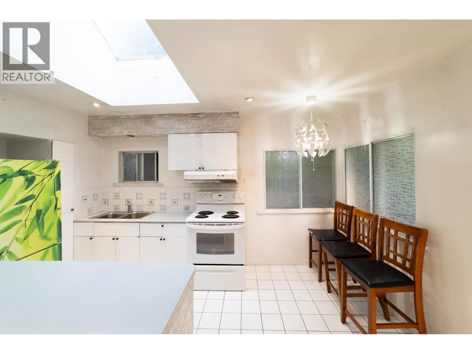 8236 Haig Street, Vancouver, British Columbia  V6P 4R9 - Photo 3 - R3076959