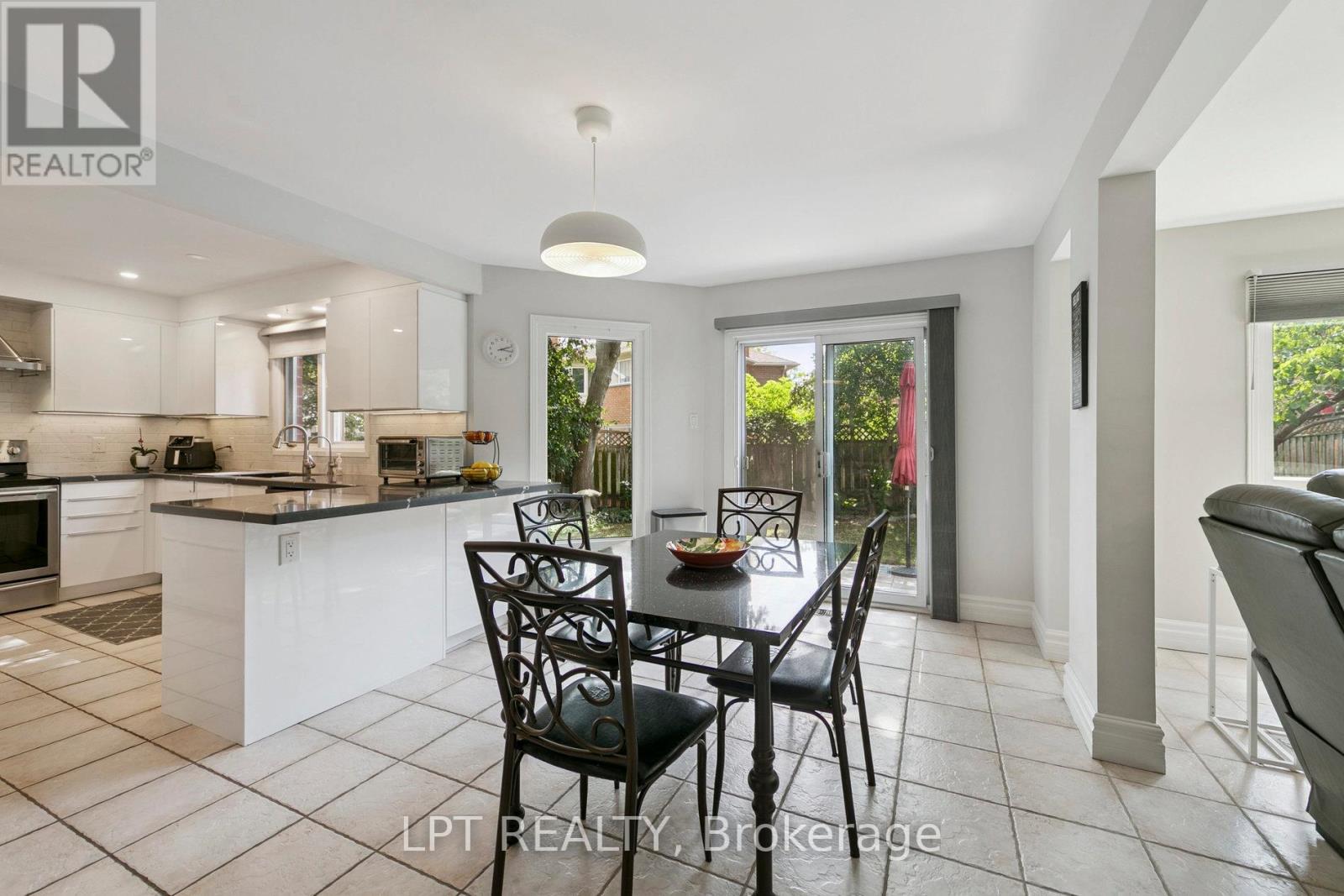 1823 The Chase, Mississauga, Ontario  L5M 2Y8 - Photo 9 - W12672794