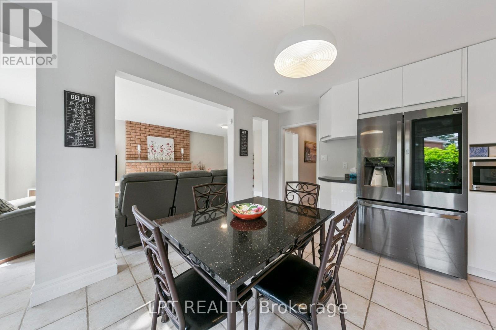 1823 The Chase, Mississauga, Ontario  L5M 2Y8 - Photo 11 - W12672794