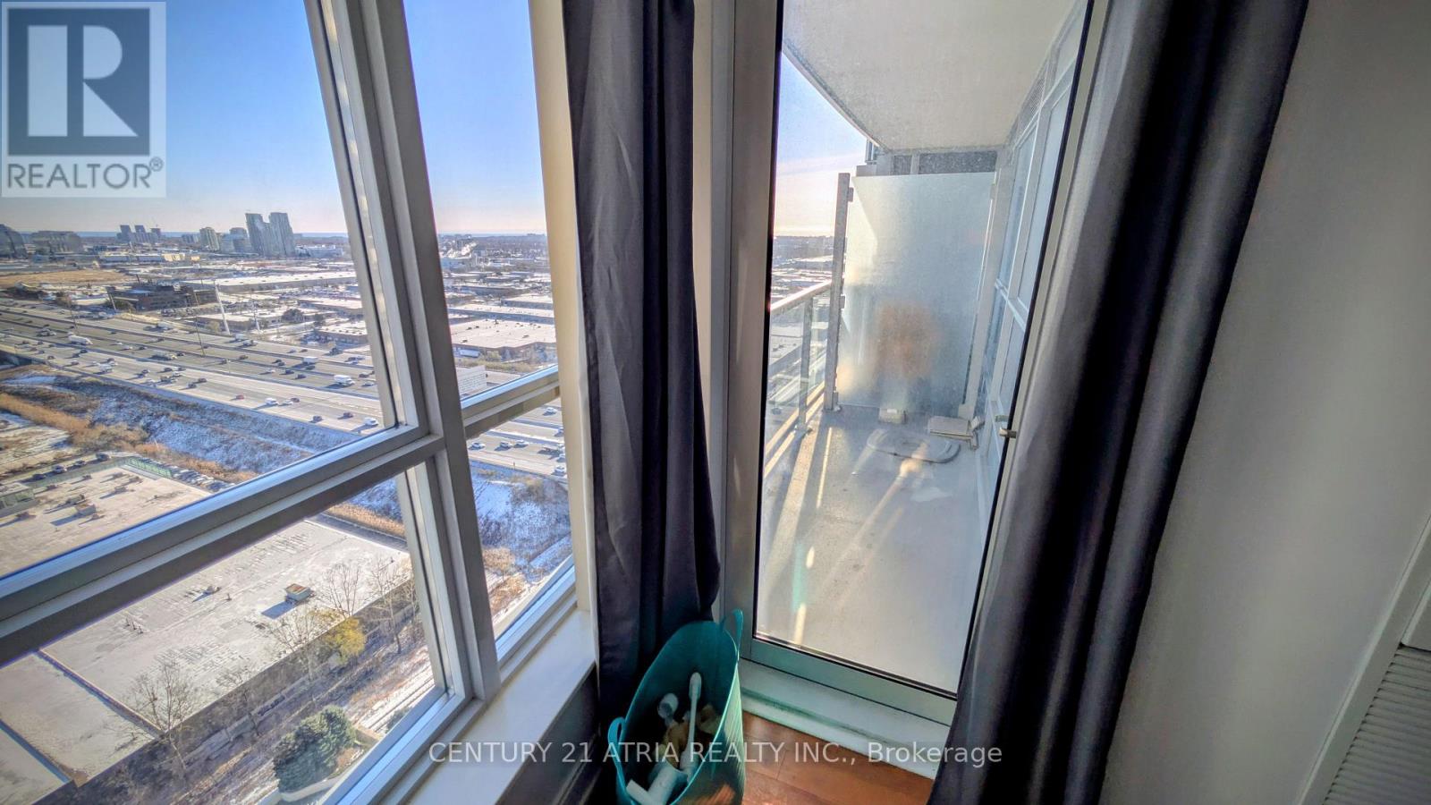 2812 - 125 Village Green Square, Toronto, Ontario  M1S 0L1 - Photo 7 - E12593504