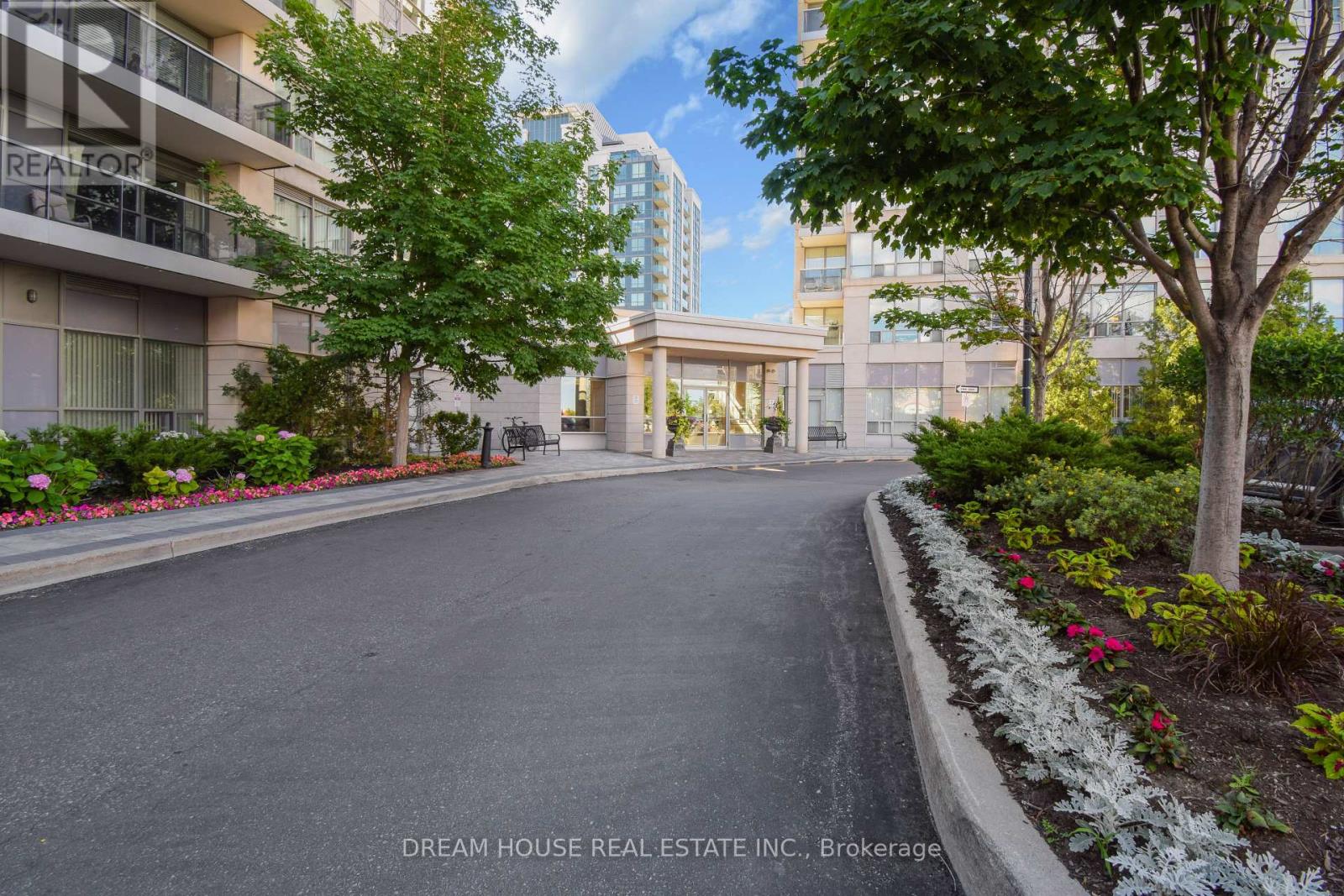 114 - 50 Disera Drive, Vaughan, Ontario  L4J 9E9 - Photo 4 - N12672884