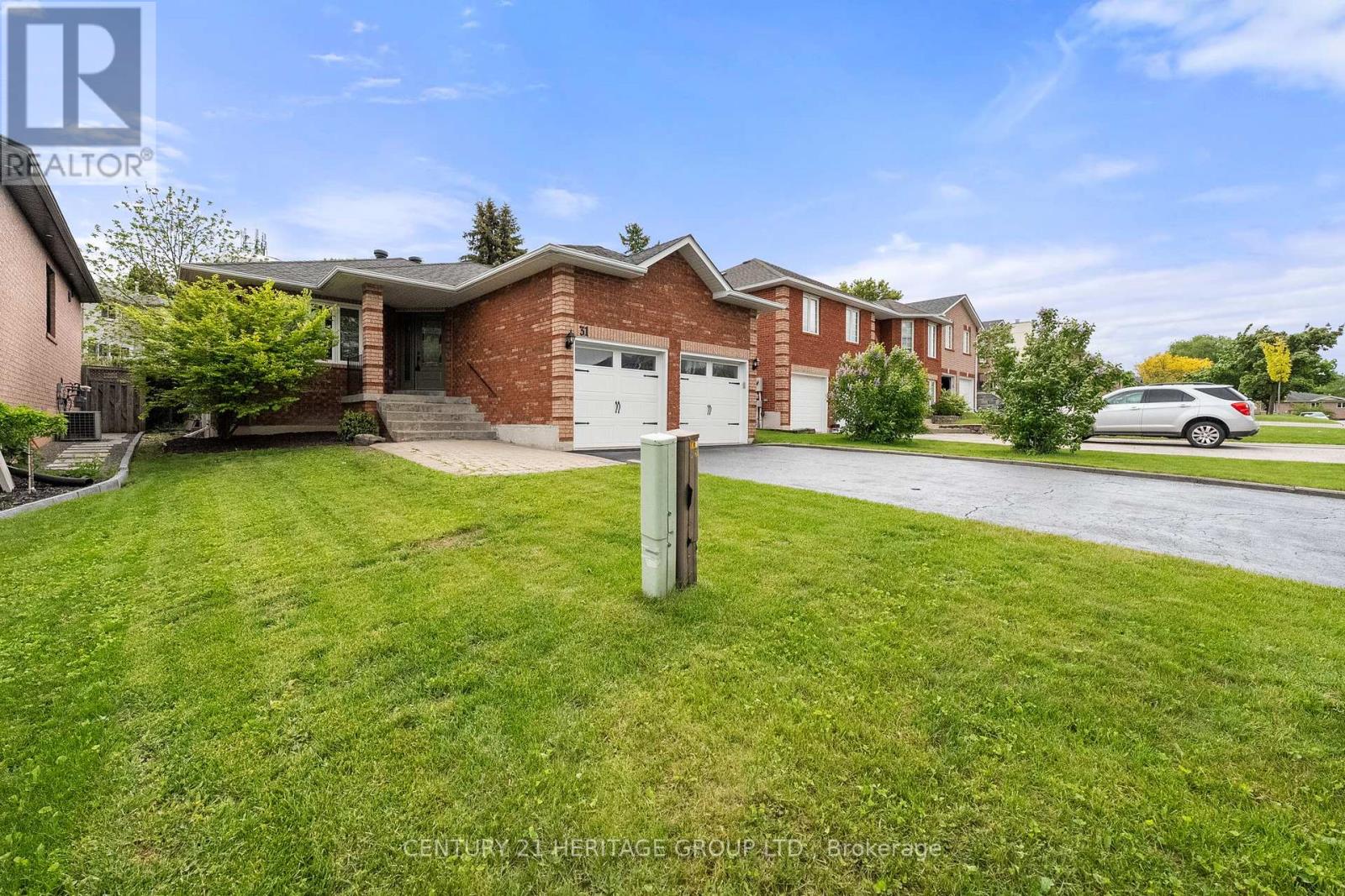 31 Fox Run Lane, Bradford West Gwillimbury (Bradford), Ontario  L3Z 2J1 - Photo 4 - N12672968