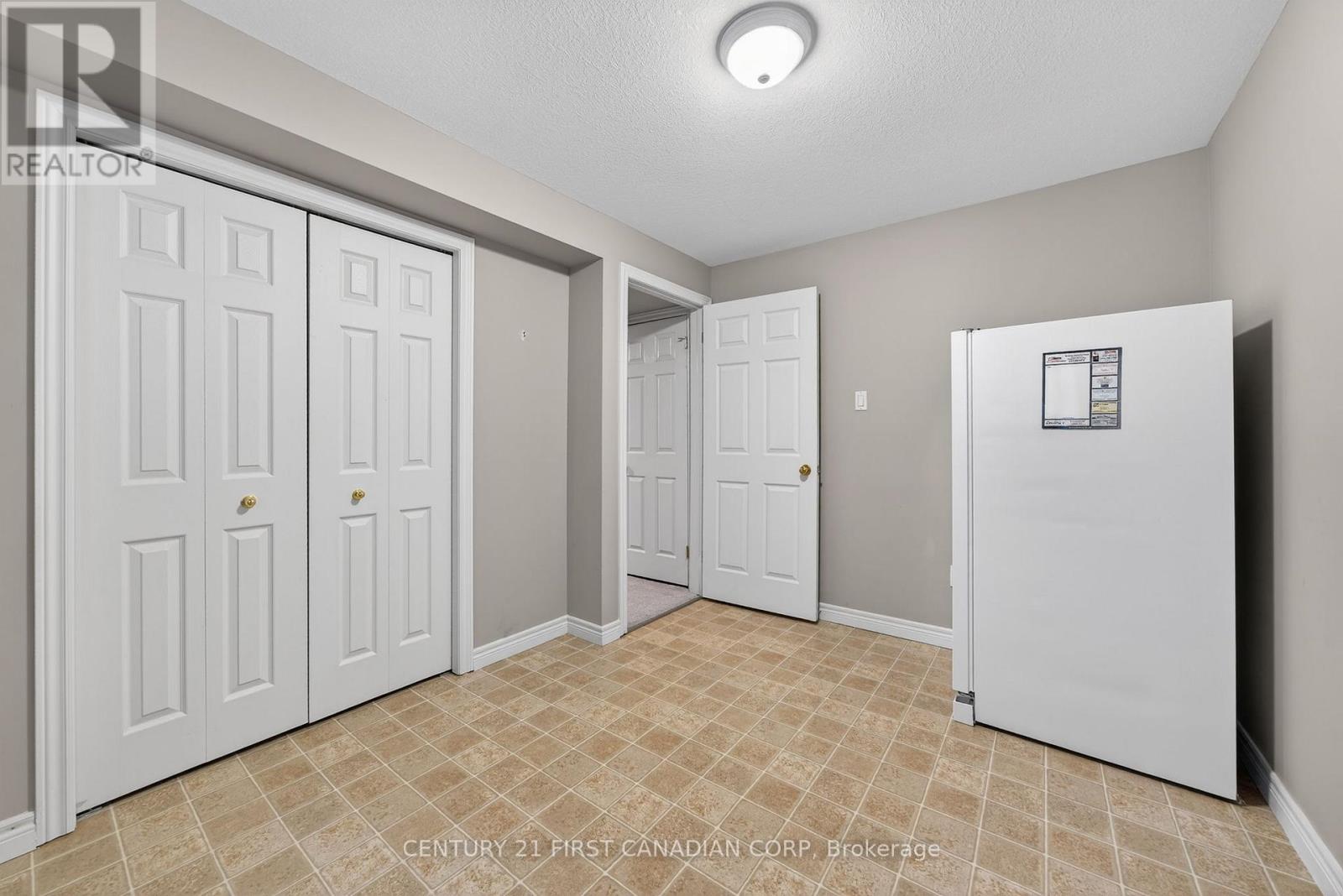 33 Juniper Crescent, Strathroy-Caradoc, Ontario  N7G 4G4 - Photo 21 - X12666182