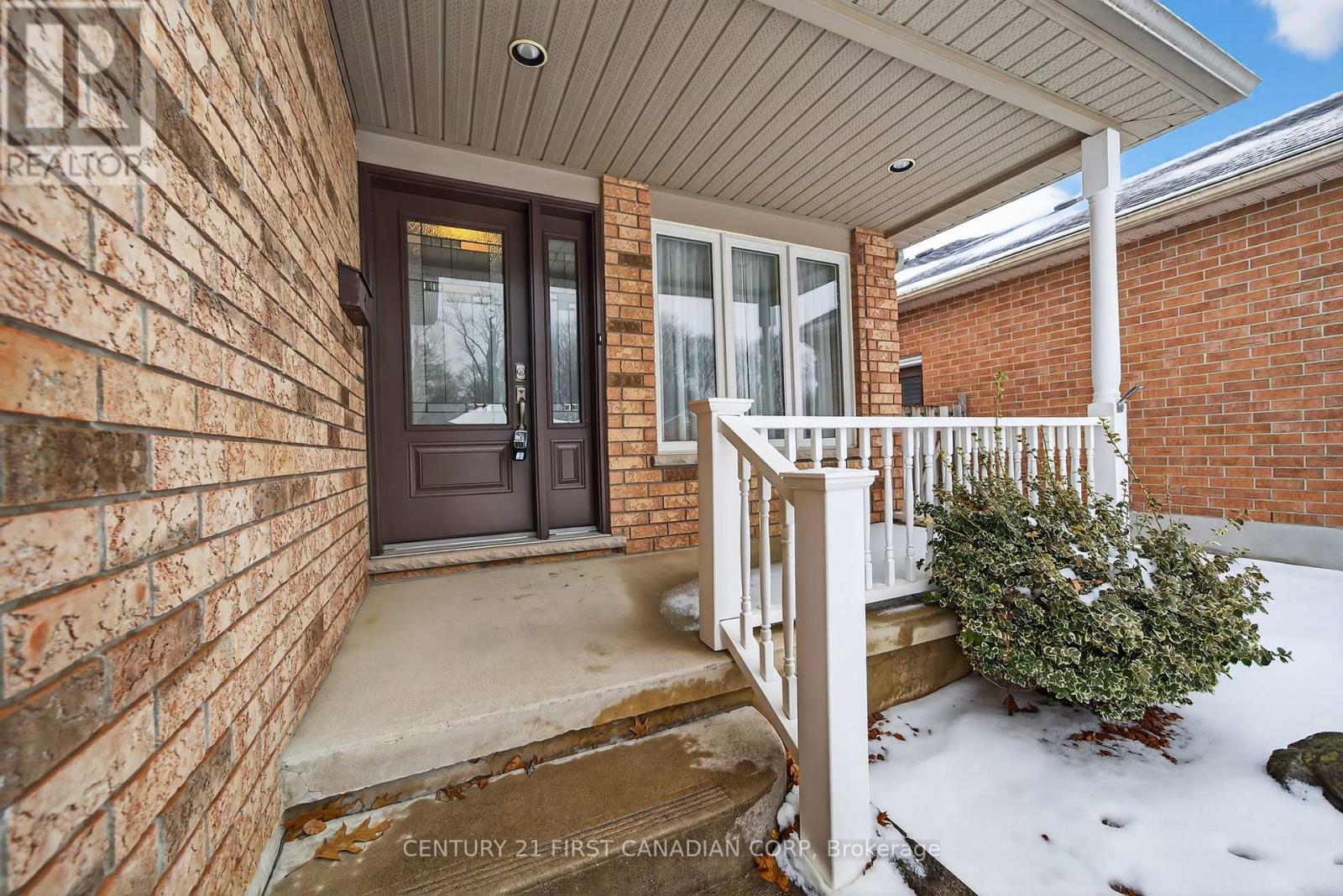 33 Juniper Crescent, Strathroy-Caradoc, Ontario  N7G 4G4 - Photo 3 - X12666182