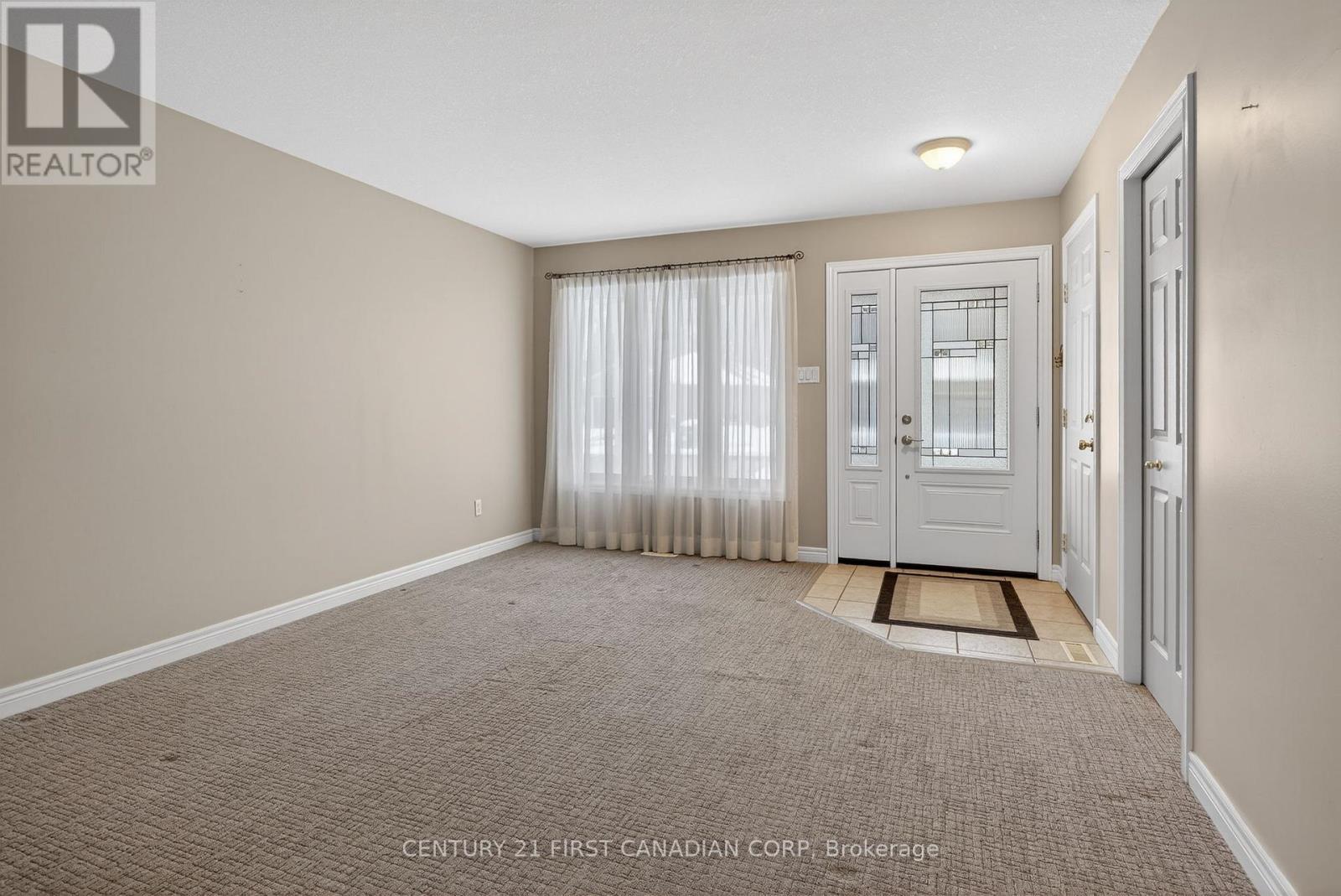 33 Juniper Crescent, Strathroy-Caradoc, Ontario  N7G 4G4 - Photo 4 - X12666182