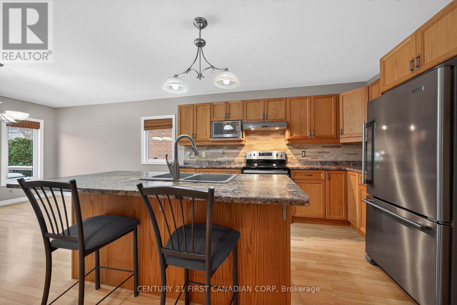 33 Juniper Crescent, Strathroy-Caradoc, Ontario  N7G 4G4 - Photo 7 - X12666182