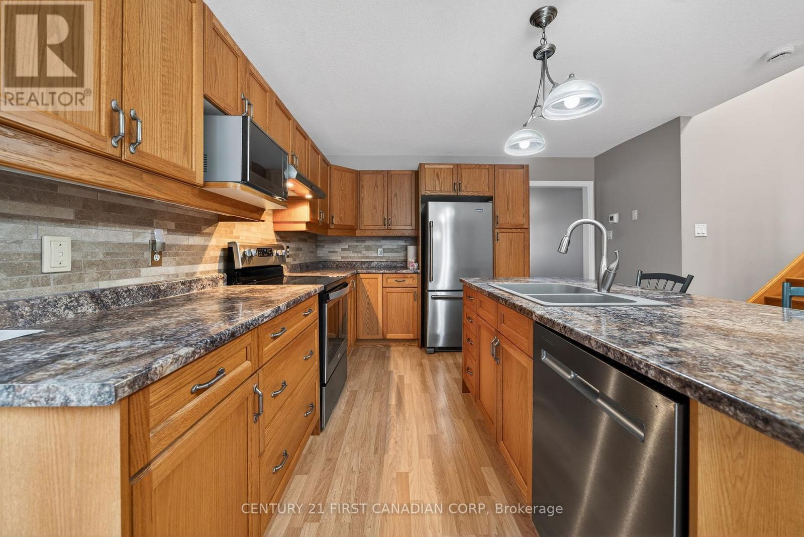 33 Juniper Crescent, Strathroy-Caradoc, Ontario  N7G 4G4 - Photo 9 - X12666182