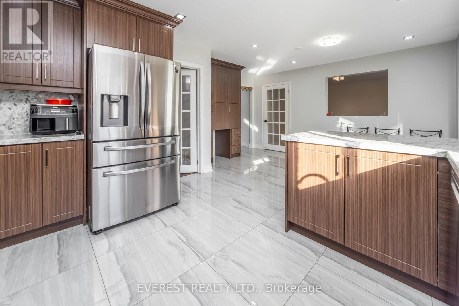 96 Ravenswood Drive, Brampton, Ontario  L6Y 3Z9 - Photo 11 - W12672916