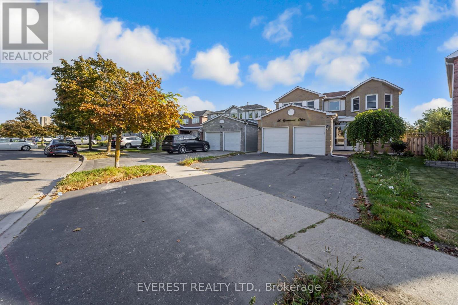 96 Ravenswood Drive, Brampton, Ontario  L6Y 3Z9 - Photo 2 - W12672916